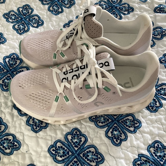 On Cloudsurfer - size 6.5 Like New! - Picture 1 of 3